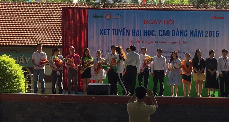 NGÀY HỘI HƯỚNG NGHIỆP CHO HỌC SINH 12